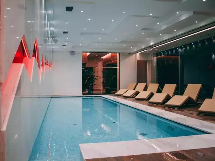Zwembad van Hotel Austria & Bosna