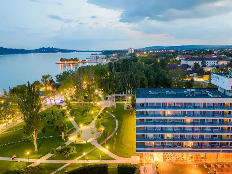 Hotel Annabella Balatonfured luchtfoto