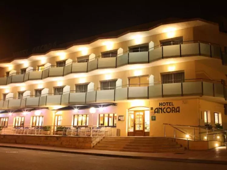 Vooraanzicht van Hotel Ancora in Palamós