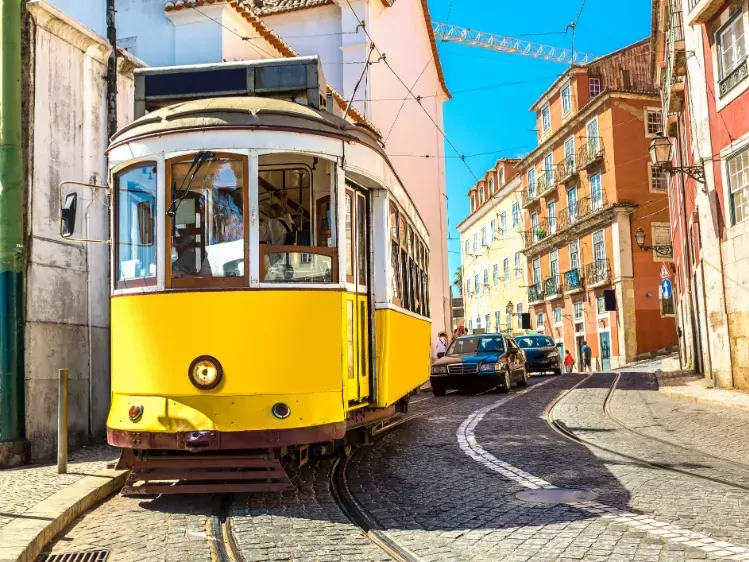 Gele tram in Lissabon 2