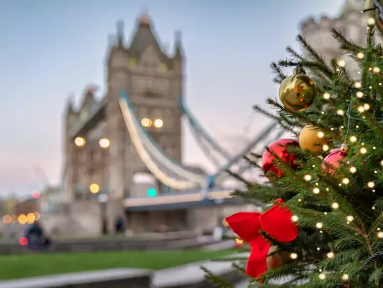 Tower Bridge in Londen met kerst