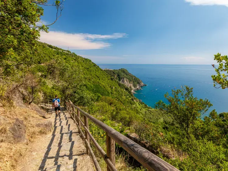 Wandelaar in Liguria in Cinque Terre
