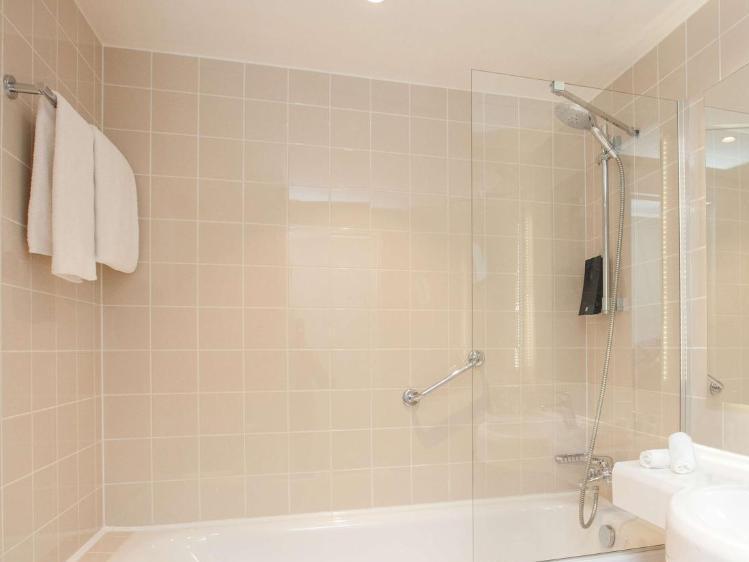 Badkamer van voorbeeld kamer van Radisson Blu Latvija in Riga