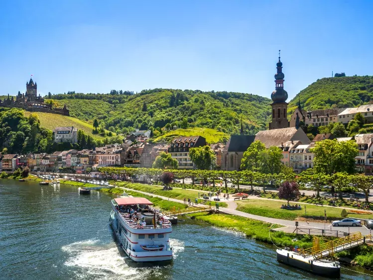 Cruise over rivier de Moezel bij Cochem