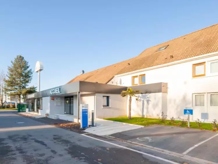 Brit Hotel Caen Vooraanzicht