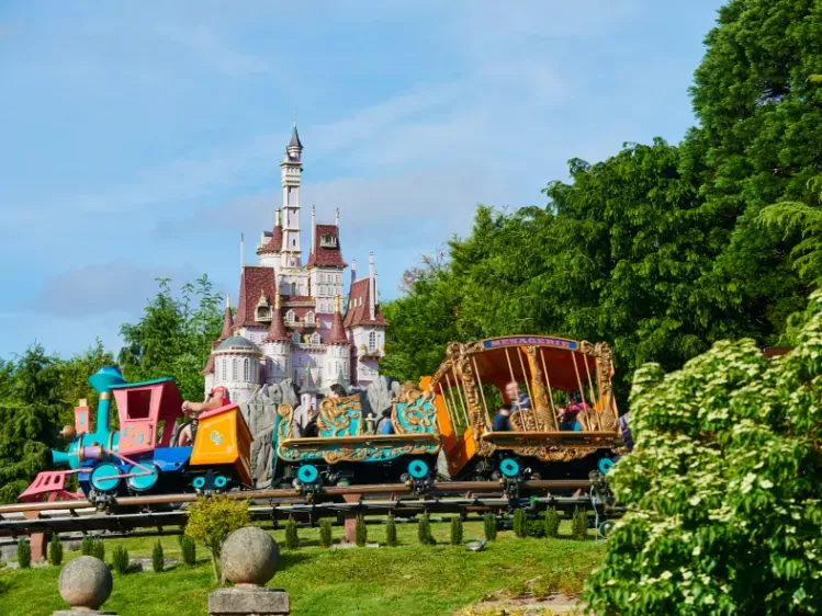 Disneyland Paris - Casey Jr. - le Petit Train du Cirque - kasteel met trein