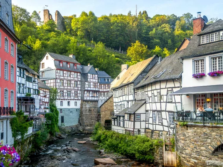 Vakwerkhuizen in Monschau in de Duitse Eifel
