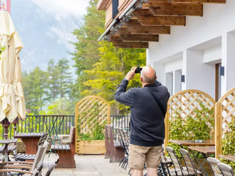 Foto maken op een terras in Oostenrijk