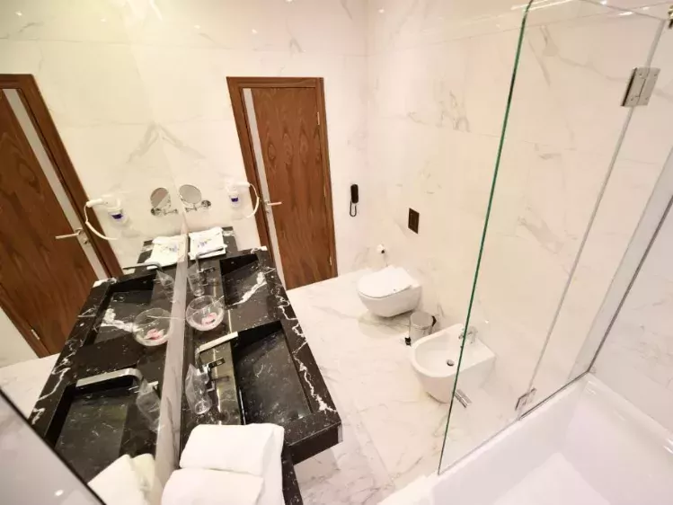 Voorbeeld badkamer van Hotel Austria & Bosna