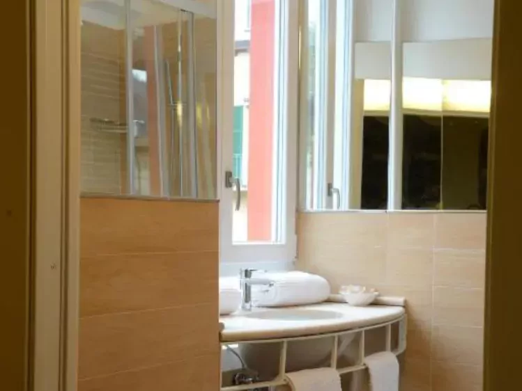 Badkamer van voorbeeld kamer van Hotel Borgo Antico in Como