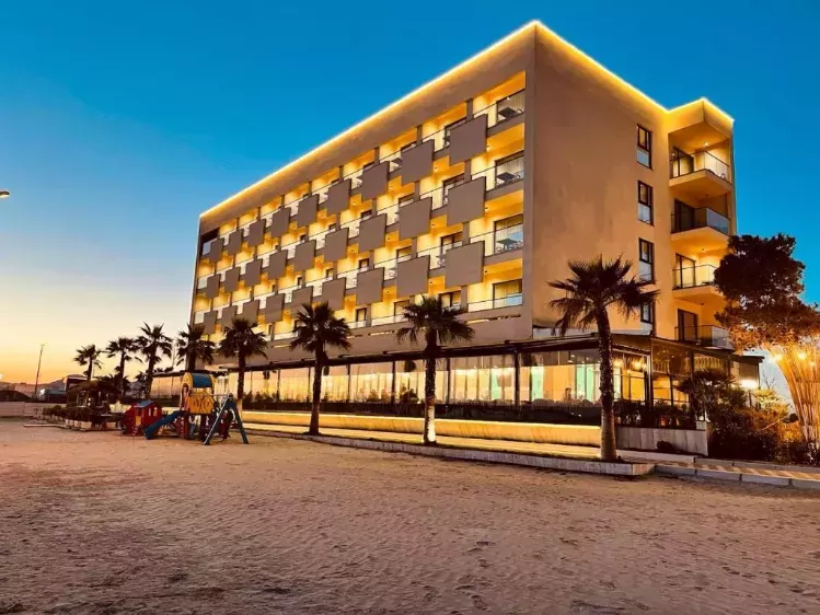 AL-HOTELAMARA-VOORKANT