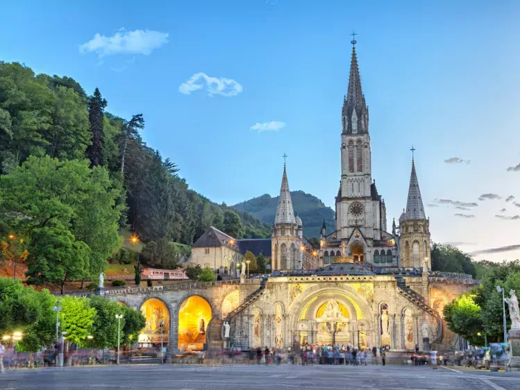 Rozenkransbasiliek in Lourdes