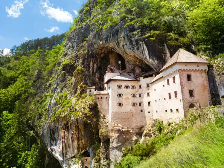 Kasteel in Predjama in Slovenië