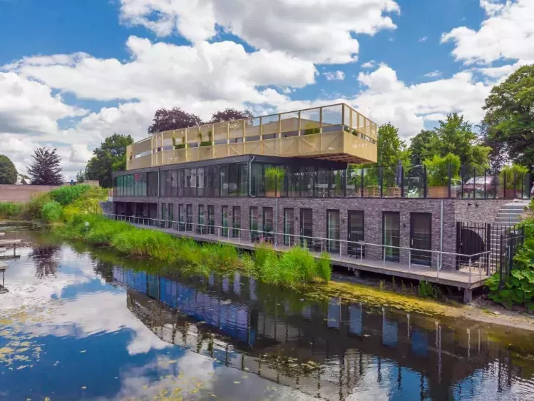 Vooraanzicht Hotel Mitland