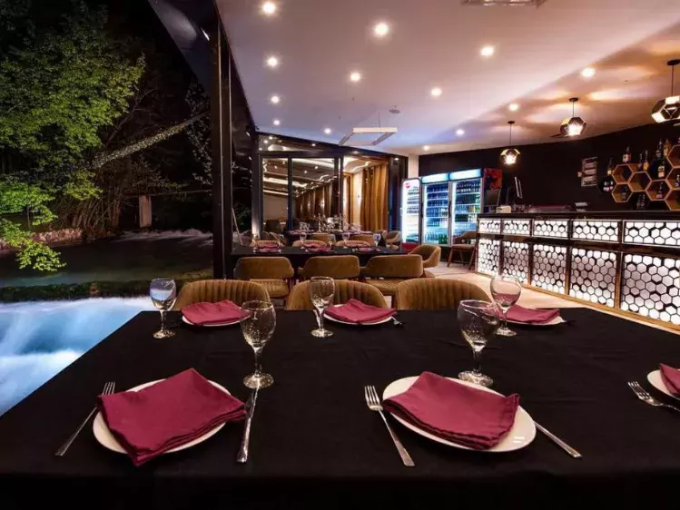 kosovo-resortujevra-voorkant1