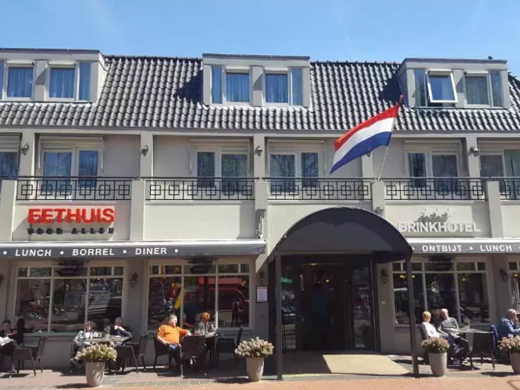Vooraanzicht Brinkhotel Zuidlaren