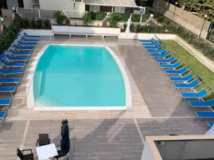 Buitenzwembad Hotel Ancora