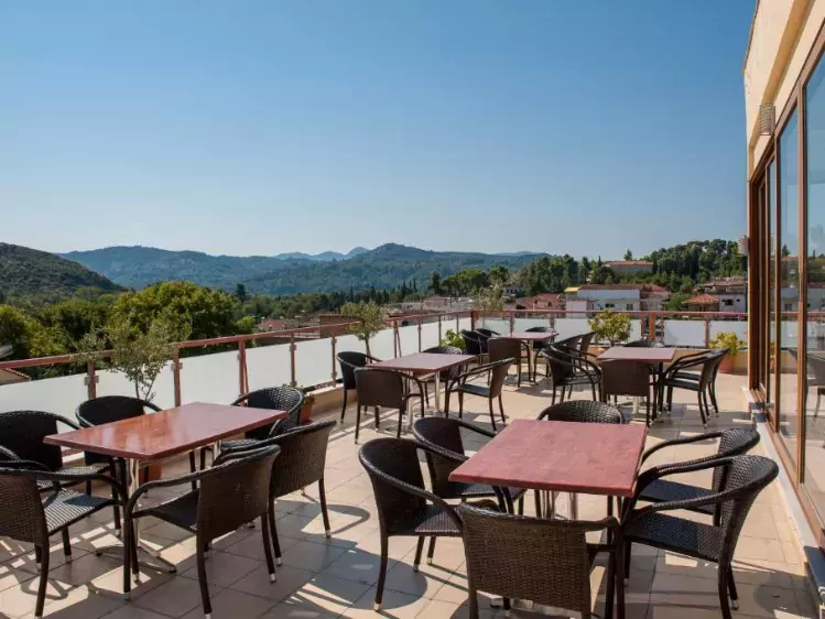 Terras van Hotel Neda in Olympia