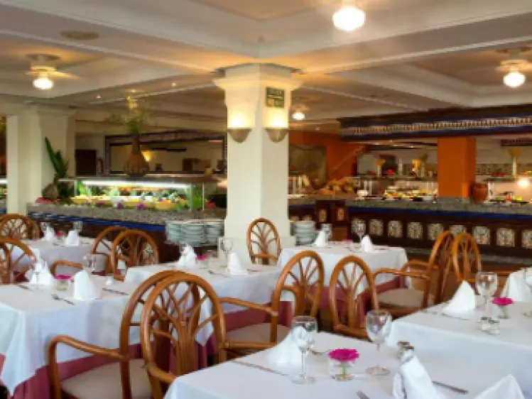 Hotel BlueBay restaurant.webp