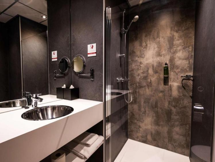  ACC - NL - GRO - Flonk Hotel Groningen Zuid - badkamer