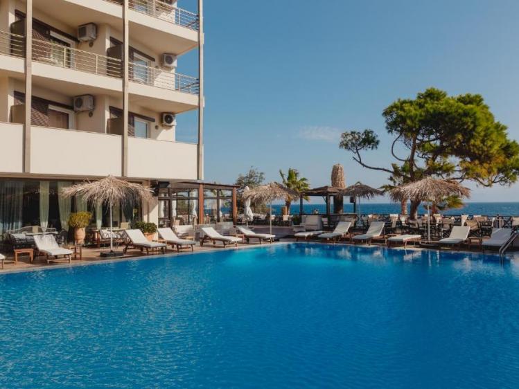 Zwembad van Hotel Mati in Griekenland