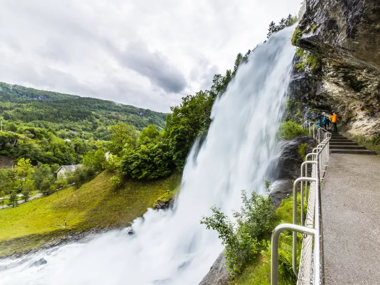 Steinsdalsfossen waterval in Noorwegen