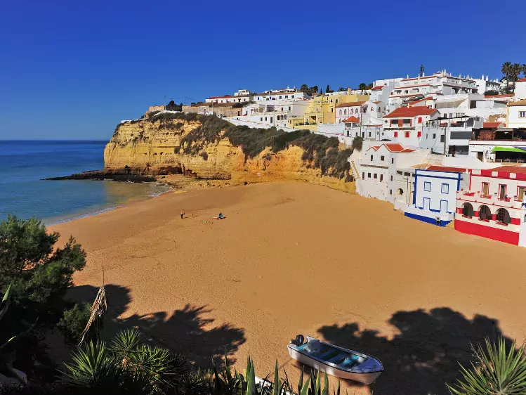 Huisjes aan strand in Albufeira