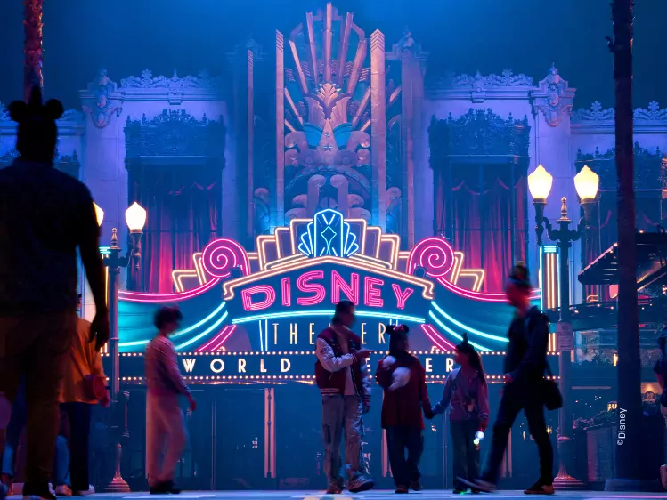 Disneyland Paris - World Premiere Plaza