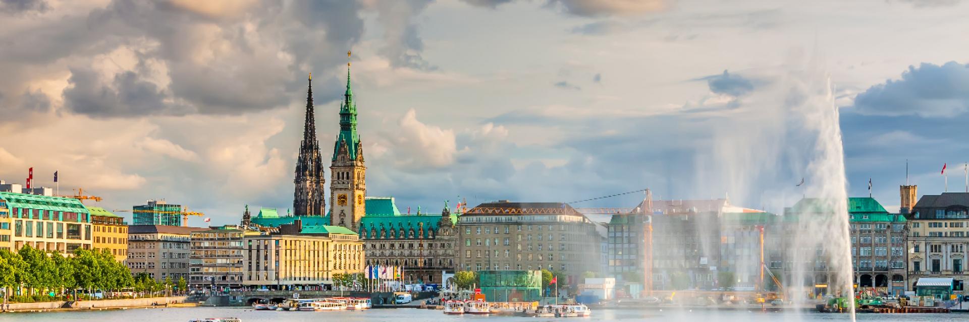 hamburg alstersee shutterstock_236235733 1166x776.jpg