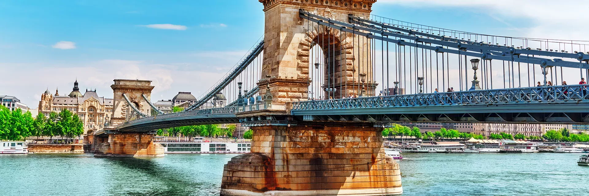 szechenyi kettingbrug uitzicht vanaf de donau kant in boedapest hongarije
