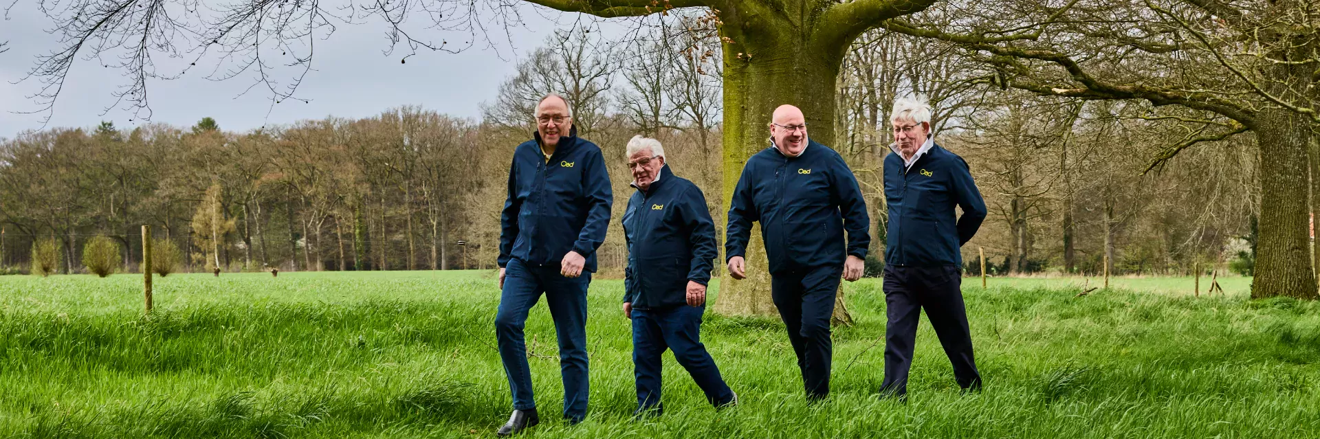 Mannen met een geel Oad hart - Jubileummagazine banner