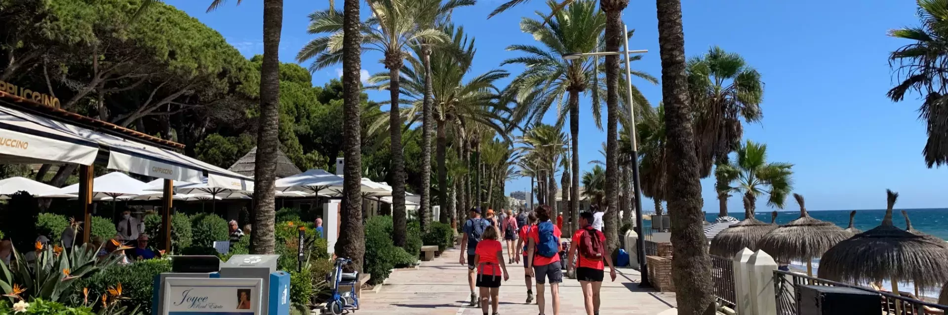 Wandelaars tijdens de Wandelvierdaagse in Marbella