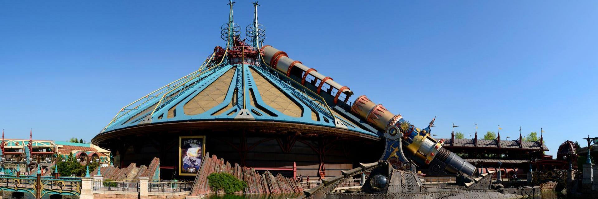 Disneyland Paris Star Wars Hyperspace Mountain buitenkant