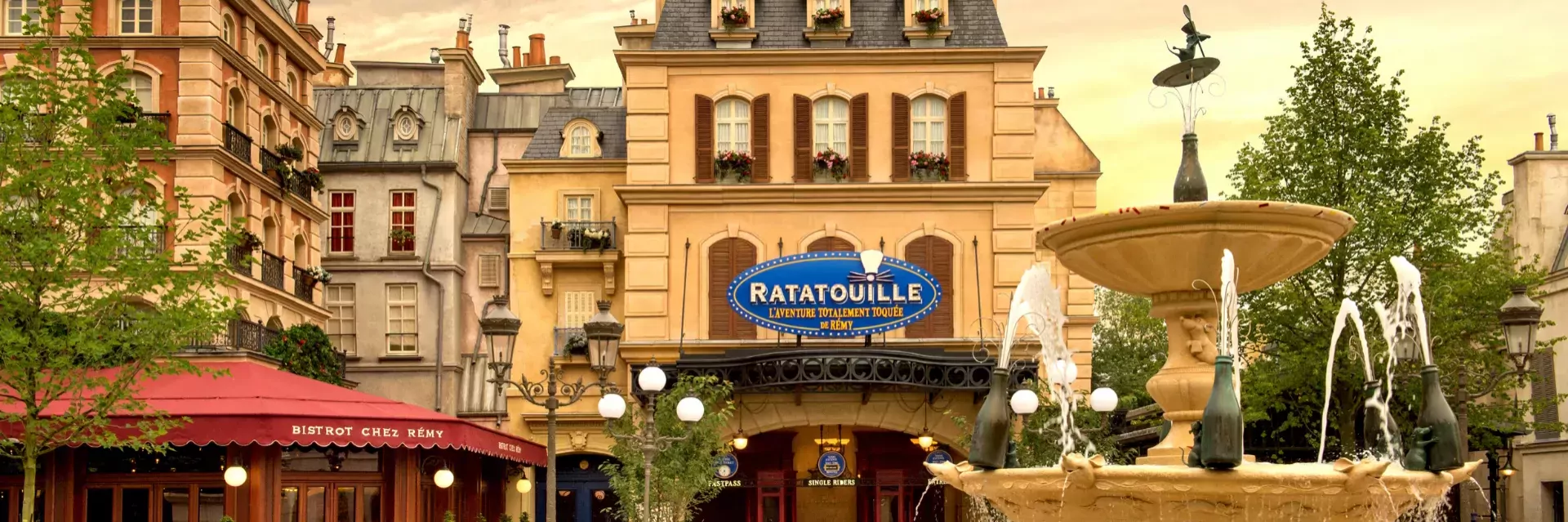 Disneyland Paris - Ratatouille - plein voor de ingang attractie