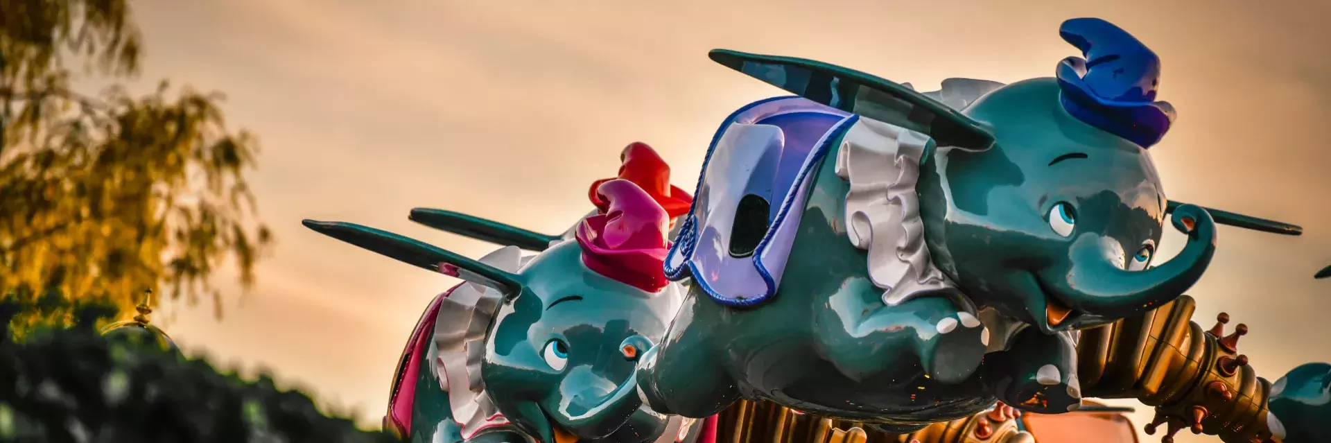Disneyland Paris - Dumbo the Flying Elephant - Dumbo met zonsondergang