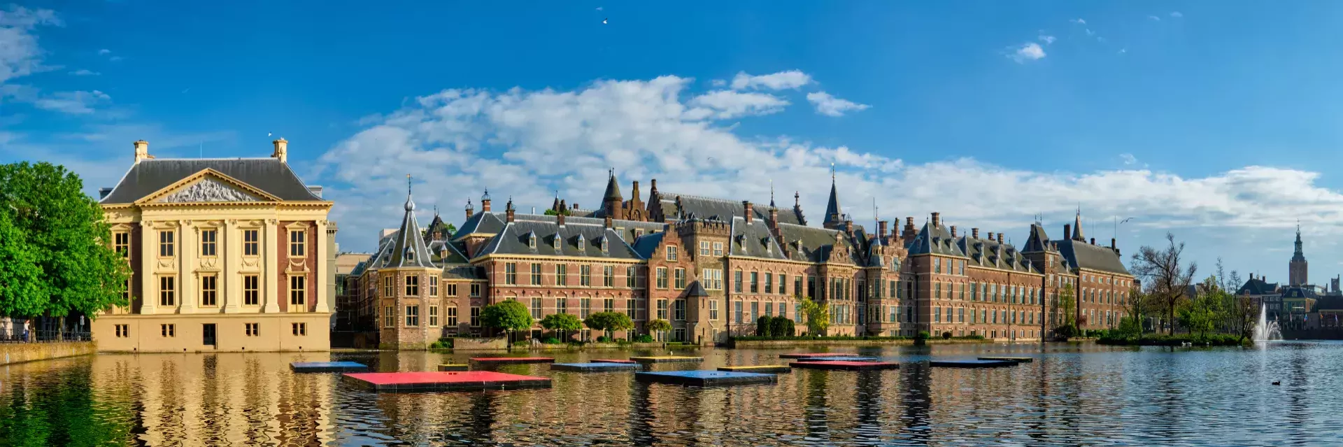 Binnenhof en Mauritshuis museum en Hofvijver, Den Haag, Nederland