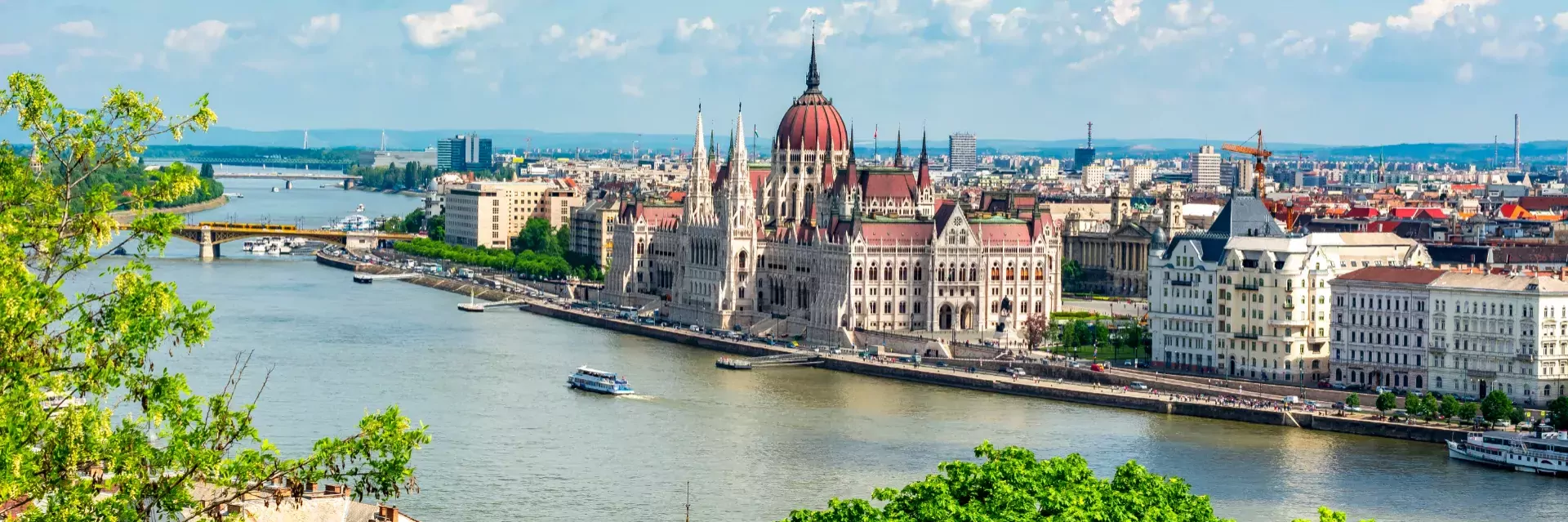 Boedapest stadsgezicht met Hongaars parlementsgebouw en Donau, Hongarije
