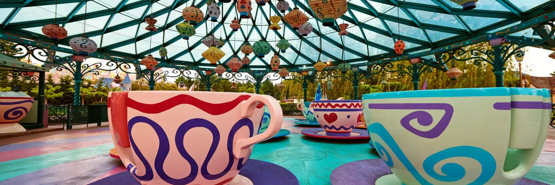 Disneyland Paris - Mad Hatter's Tea Cups - theekopjes met lampionnen