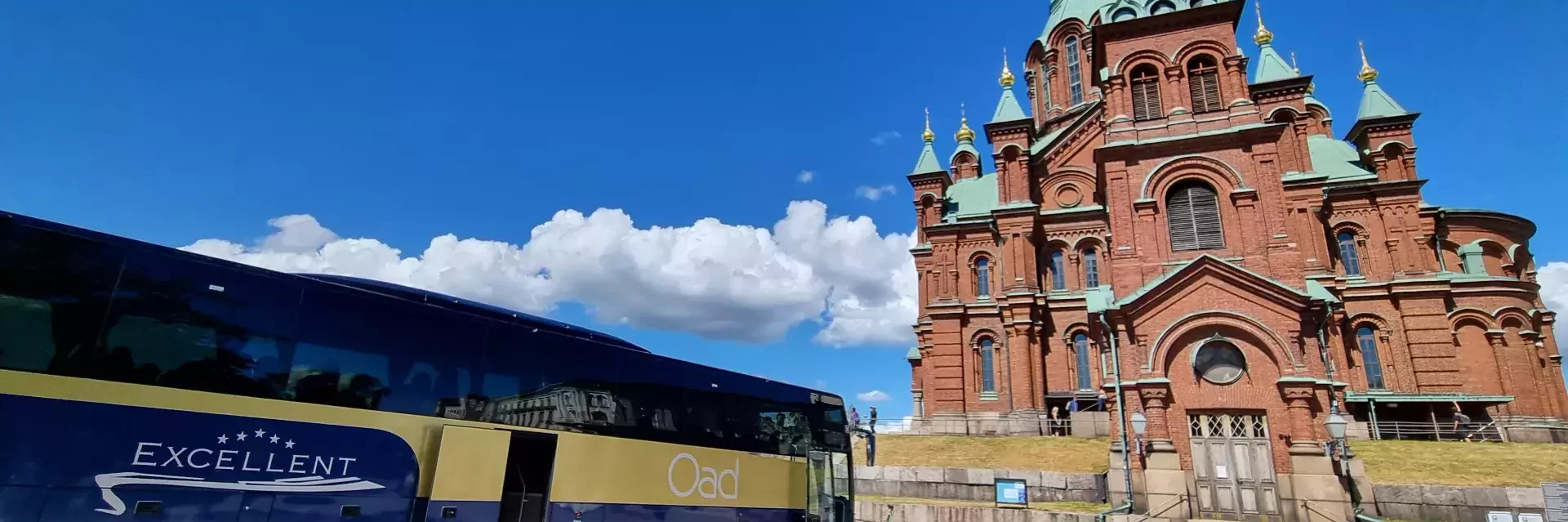 Oad Excellent bus bij de Helsinki Uspenksi kerk