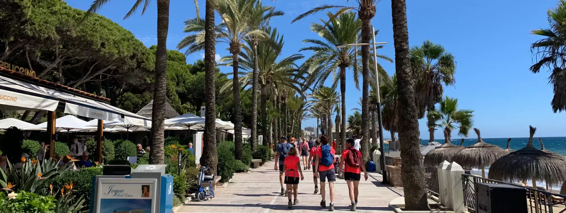 Wandelaars tijdens de Wandelvierdaagse in Marbella