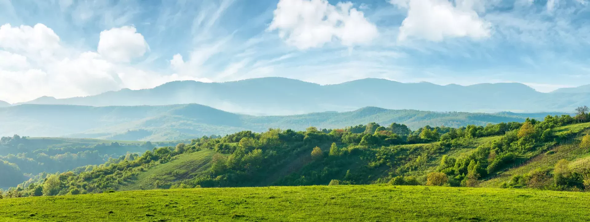 Lentelandschap in de bergen van Europa