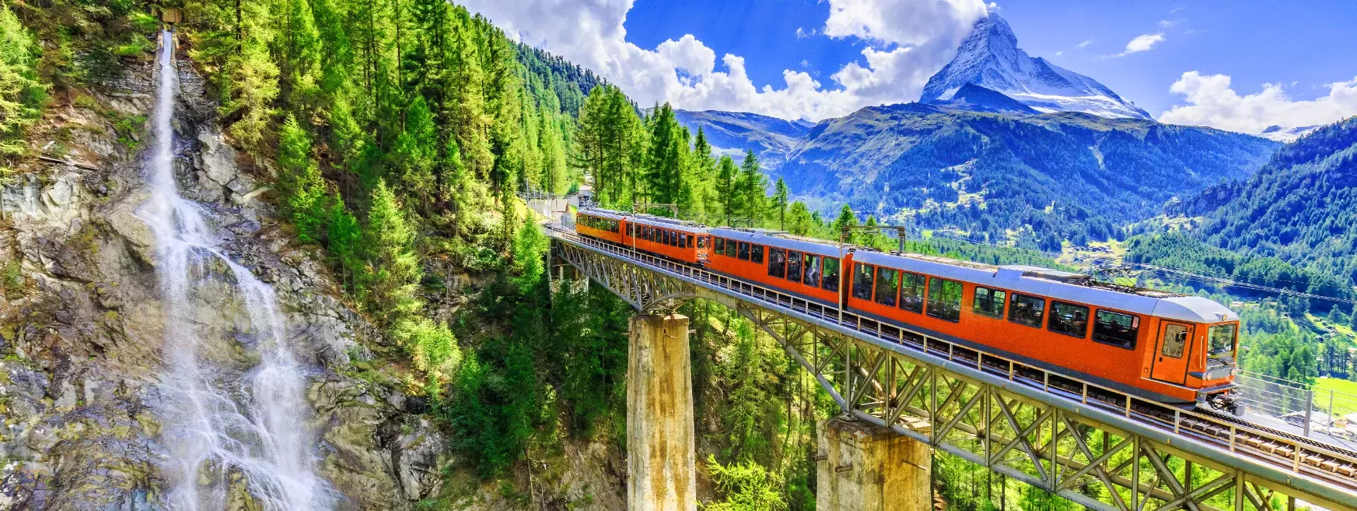 Zermatt Gornergrat trein met waterval in Zwitserland 3