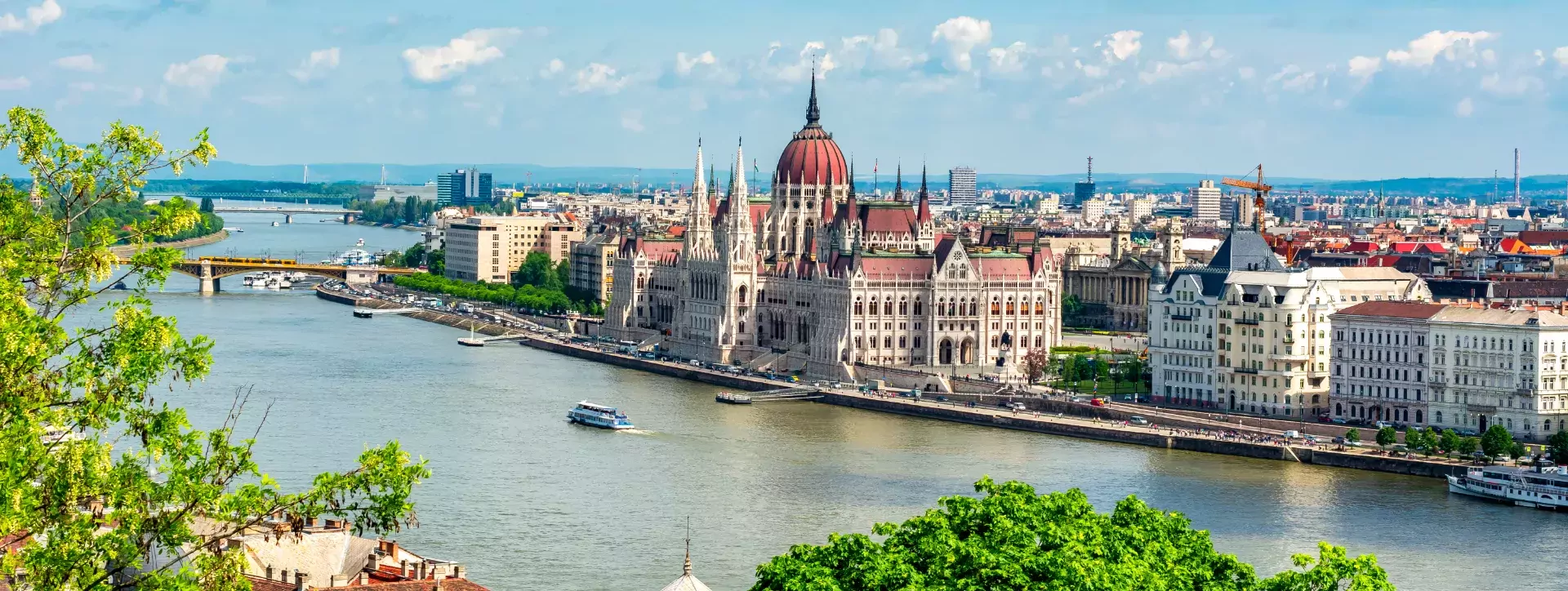 Boedapest stadsgezicht met Hongaars parlementsgebouw en Donau, Hongarije