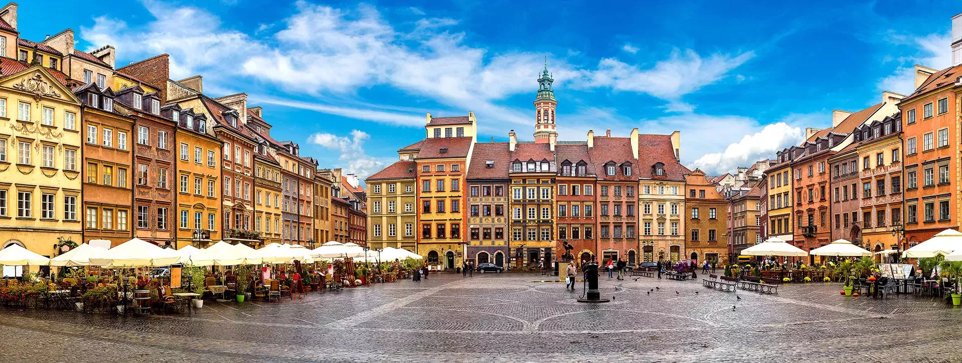 Oude stadsplein in Warschau op een zomerdag Polen