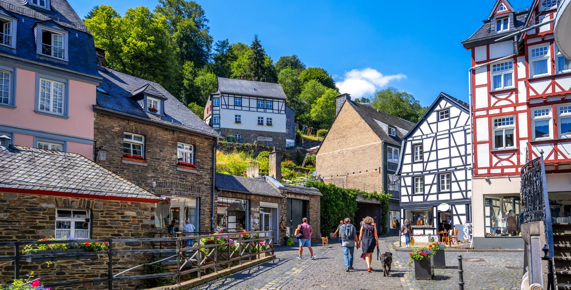 Vakwerkhuizen in centrum van Monschau, Eifel, Duitsland