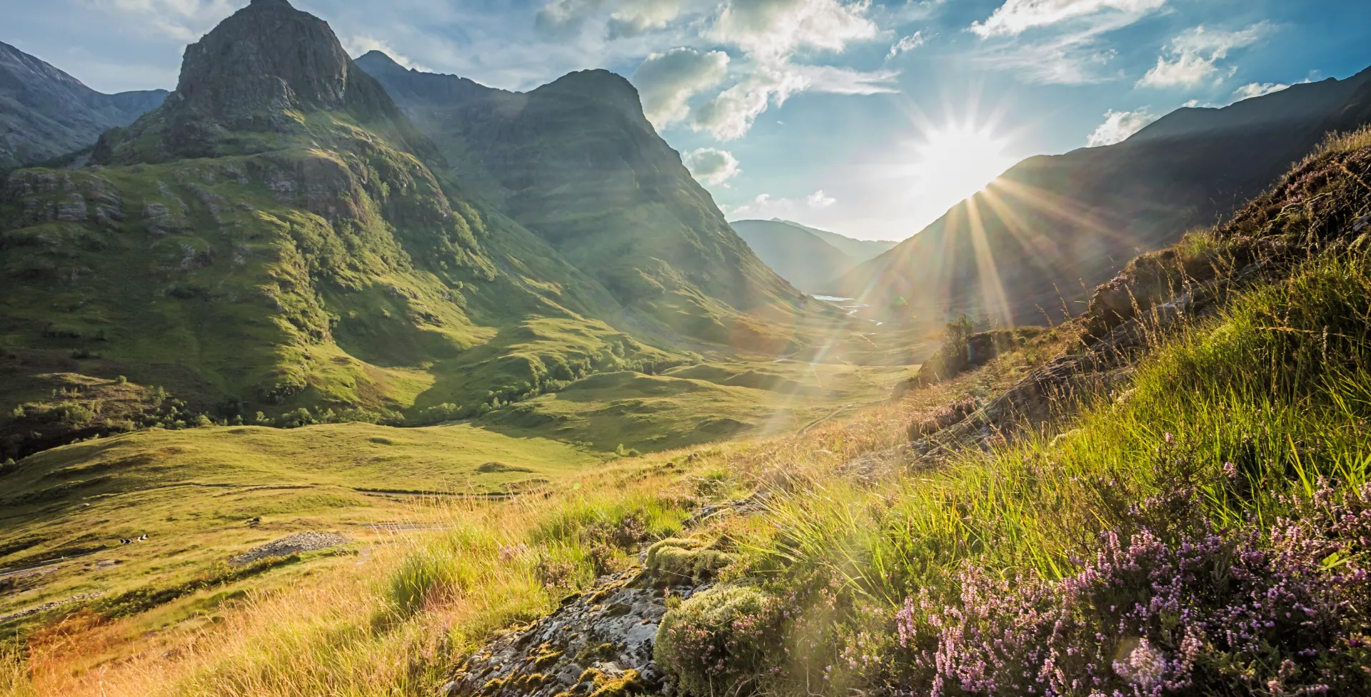 Zonsondergang in de bergen van Glencoe in Schotland