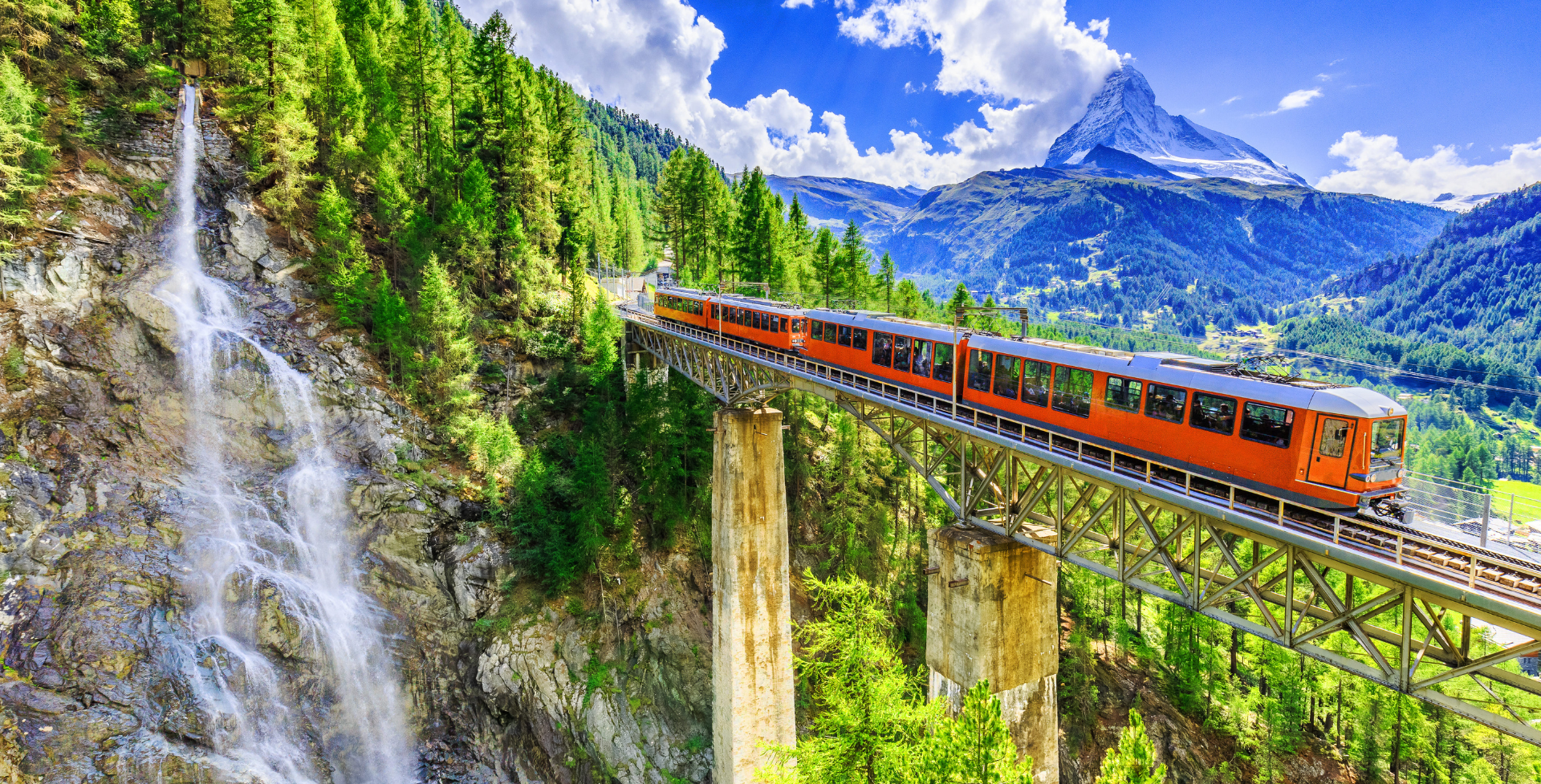 Zermatt Gornergrat trein met waterval in Zwitserland