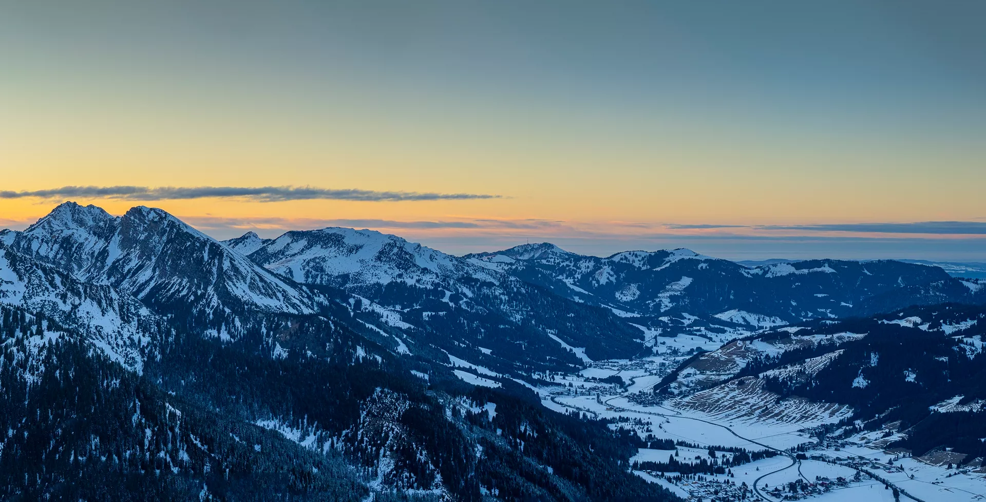 Austria, Tirol, Tannheimer Tal, Neunerkoepfle, winter