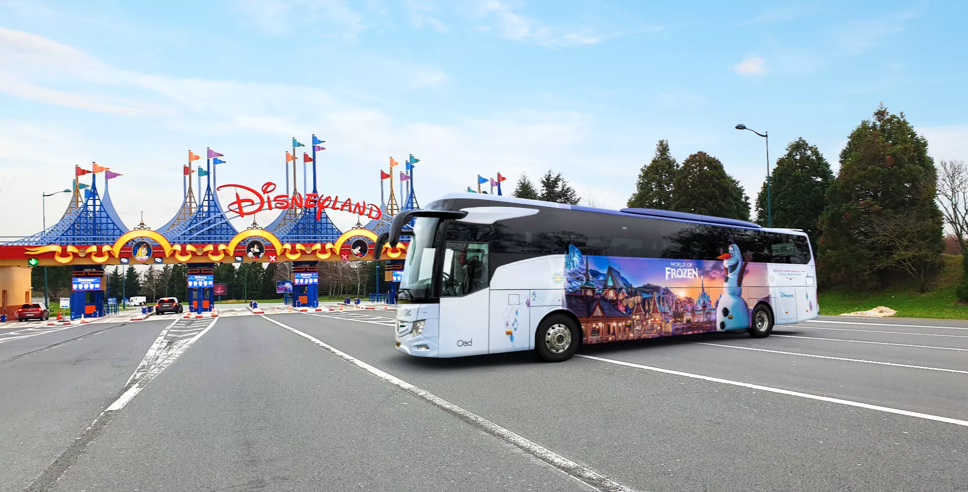 Disneyland Paris - World of Frozen bus
