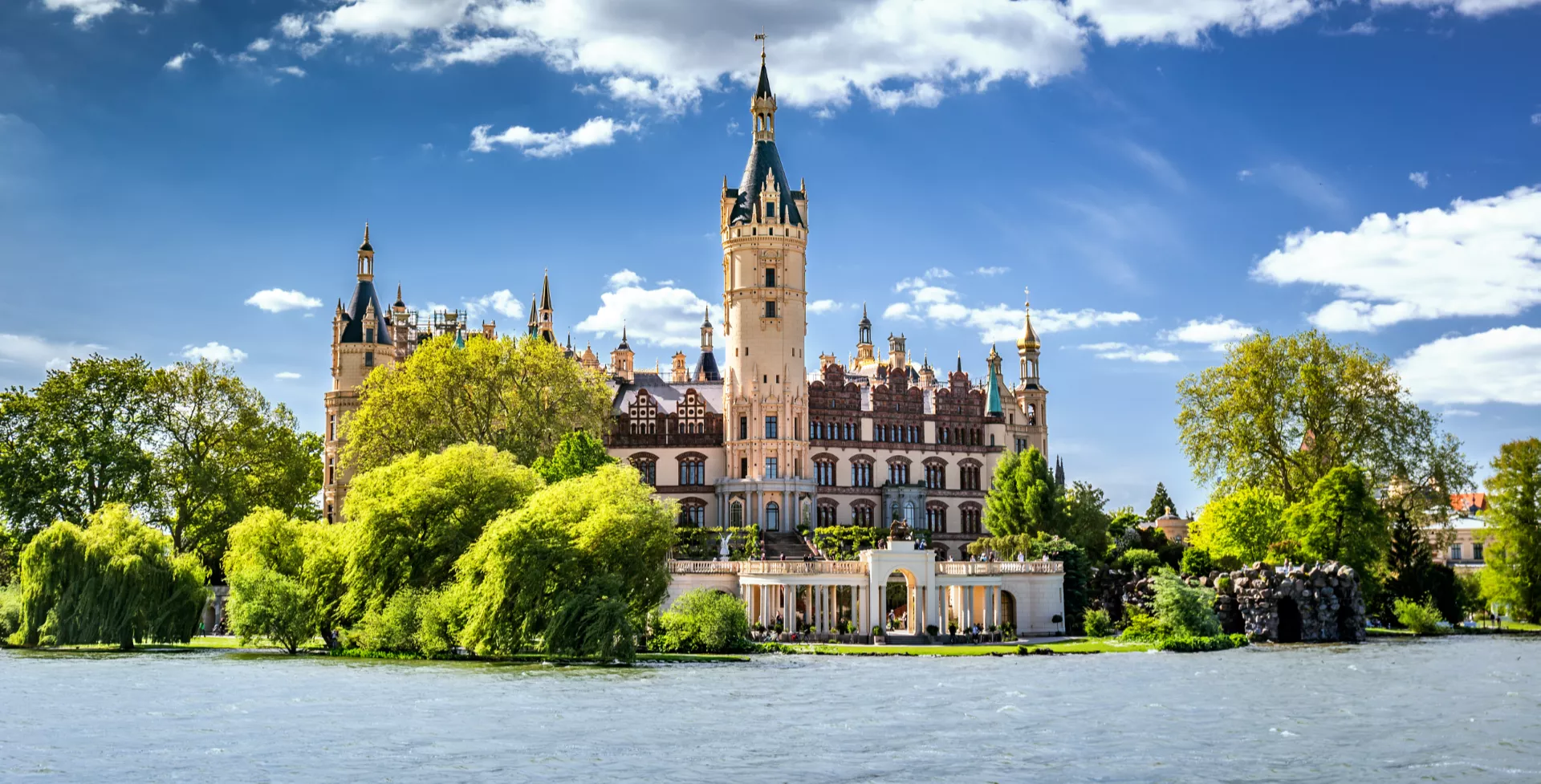 DE-Schwerin-Slot Schwerin-1920x977